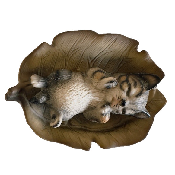 Global Art Harvey Knox Kingdom Cat Sleeping in Leaf E172A85 Japan 1983 VTG - Picture 1 of 15